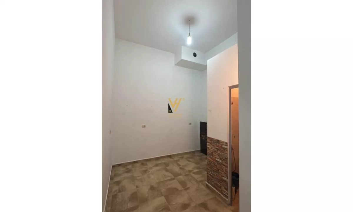 JEPET DYQAN 35.5 M2 ME QERA NE ASTIR 350 EURO