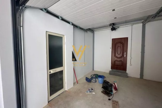 Business Property for Rent 4+1 in Tirana - 500 Euro