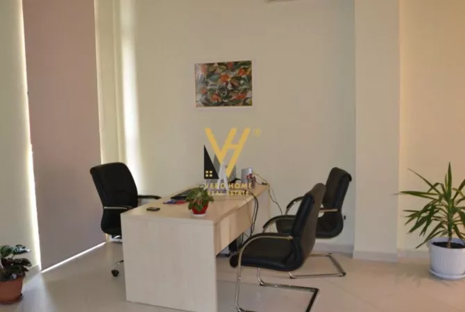 JEPET ME QIRA AMBIENT BIZNESI 40M2,RRUGA E DIBRES, 43,000 LEKE