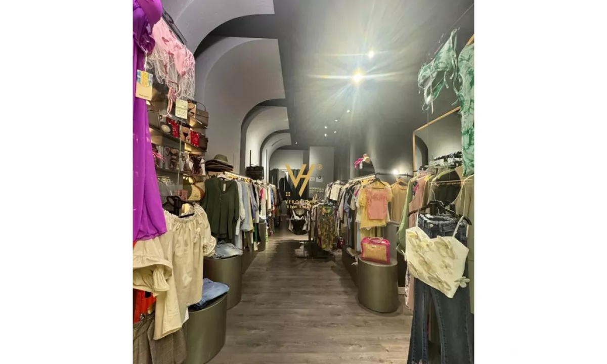 JEPET DYQAN 45 M2 TE ISH EKSPOZITA SOT 900 EURO 