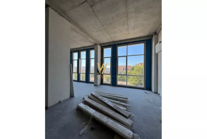 JEPET AMBIENT BIZNESI 550 M2 ME QIRA, PRANE BULEVARDIT TE RI,3.000 EURO