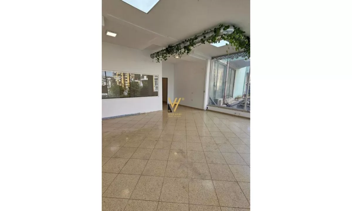 JEPET ZYRE 137 M2 TE KODRA E DIELLIT 900 EURO 