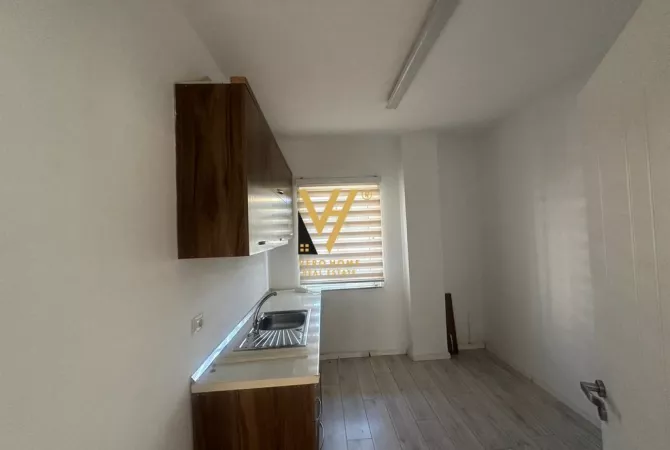 Business Property for Rent 3+1 in Tirana - 2,000 Euro