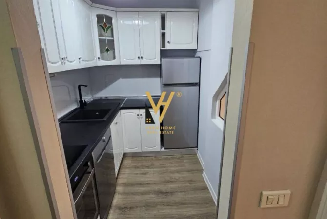 Business Property for Rent 3+1 in Tirana - 1,300 Euro