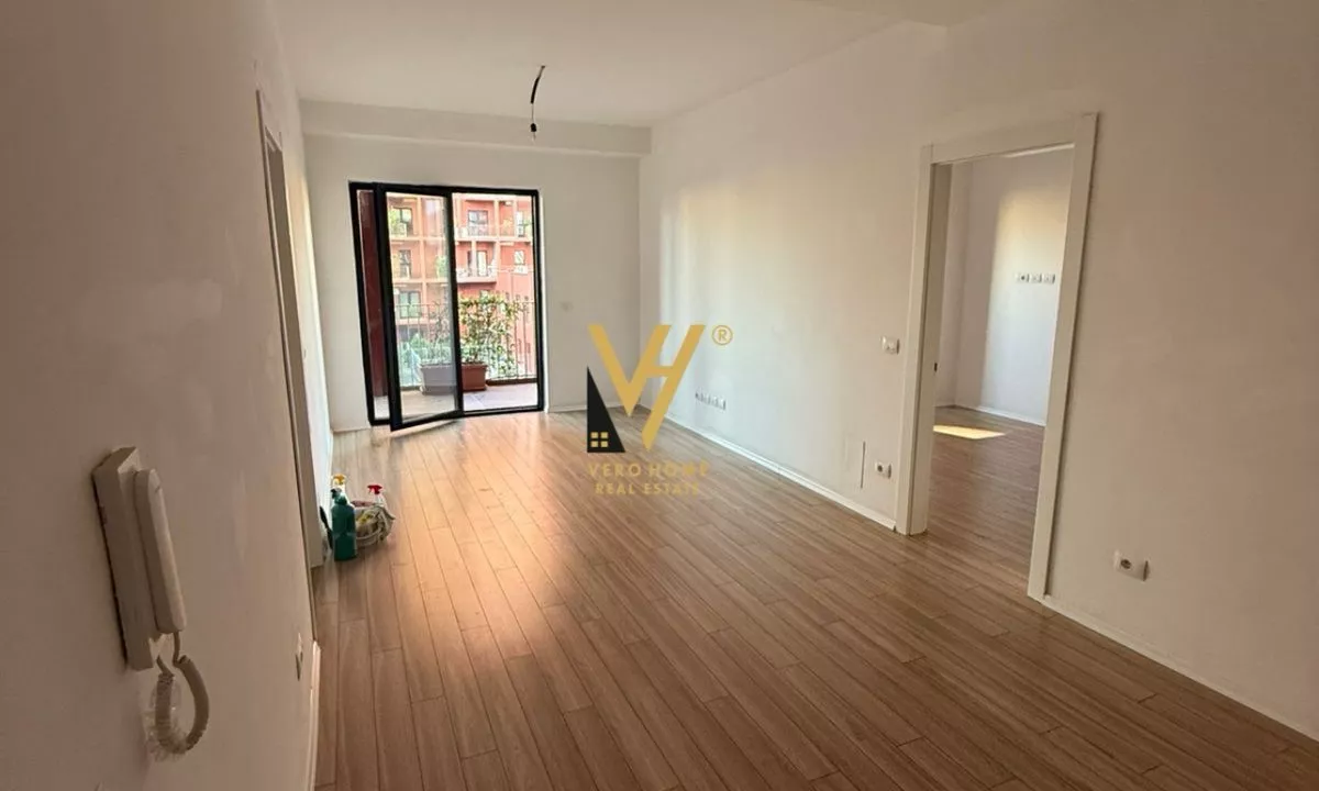 JEPET ZYRE 113 M2 ME QIRA TE GARDEN BUILDING 1.300 EURO