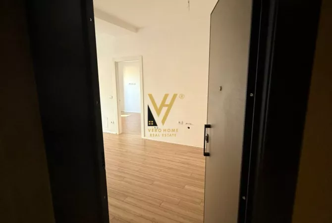 JEPET ZYRE 113 M2 ME QIRA TE GARDEN BUILDING 1.300 EURO