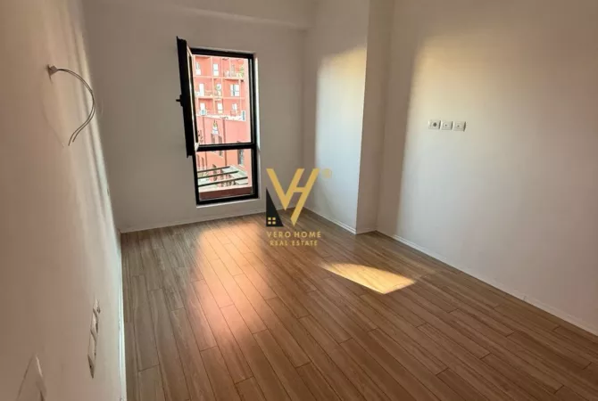 JEPET ZYRE 113 M2 ME QIRA TE GARDEN BUILDING 1.300 EURO