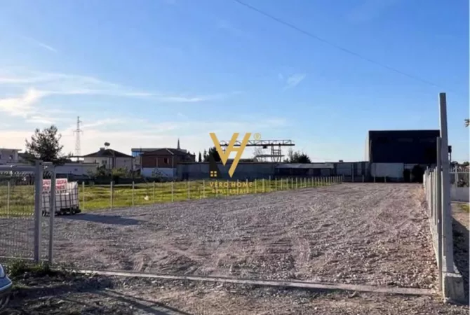 JEPET TOKE 1.200 M2 ME QERA NE BATHORE 700 EURO