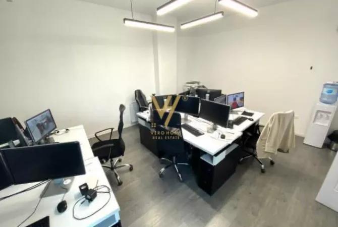 JEPET ZYRE 131 M2 ME QIRA TE KOMPLEKSI SQUARE 21 950 EURO