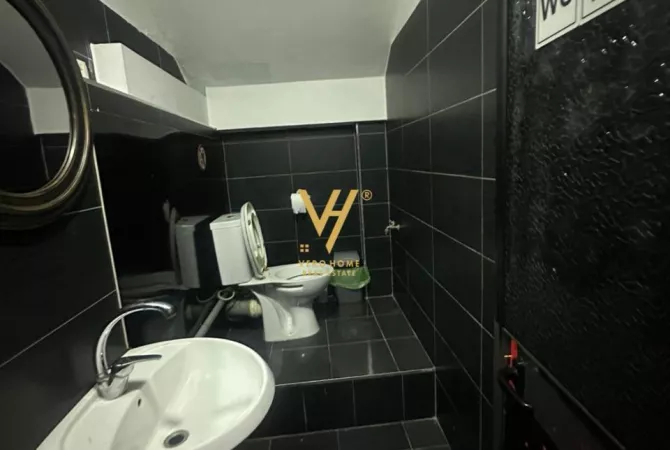 JEPET AMBIENT BIZNESI 160 M2 ME QERA TE MYSLYM SHYRI 1.000 EURO