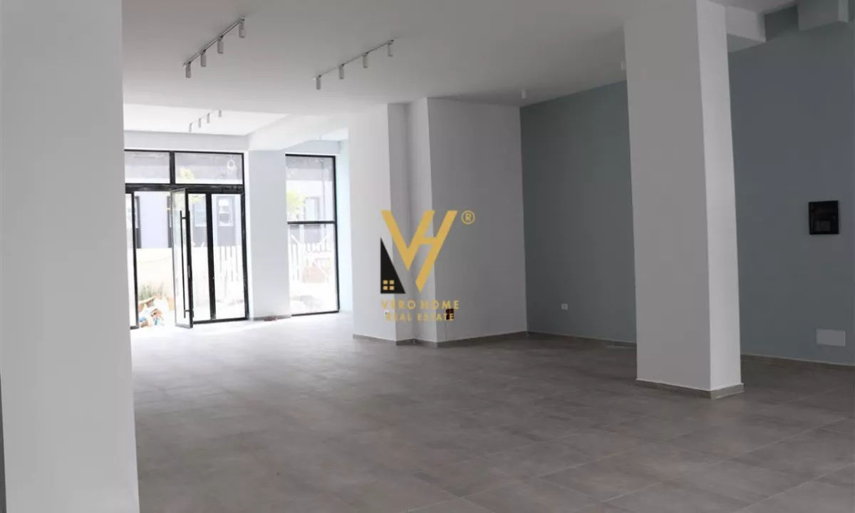 JEPET DYQAN 170 M2 ME QERA TE RRUGA NDRE MJEDA 1.000 EURO