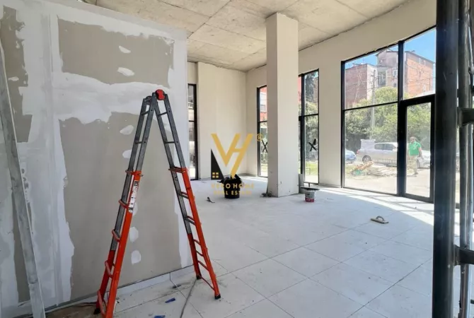 SHITET DYQAN 175 M2 TE KOMUNA E PARISIT 875.000 EURO