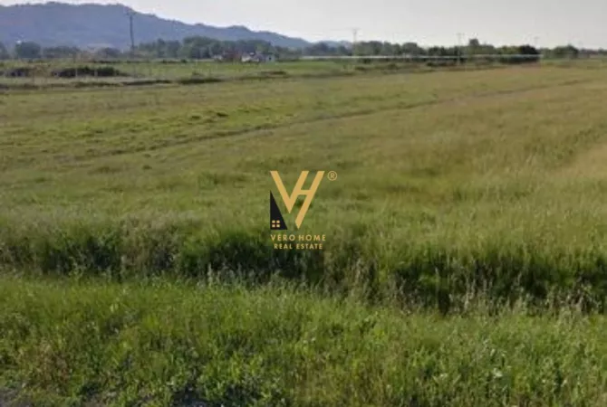 Truall ose Toke ne Tirane - 100,000 Euro