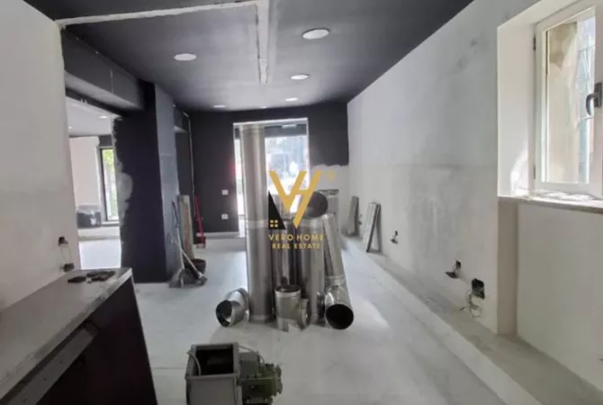 Business Property for Rent 1+1 in Tirana - 300,000 Leke