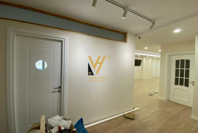 JEPET ZYRE 180 M2 ME QERA TE RRUGA E KAVAJES 1.850 EURO