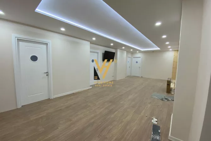 JEPET ZYRE 180 M2 ME QERA TE RRUGA E KAVAJES 1.850 EURO