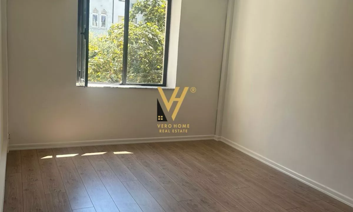 JEPET AMBIENT BIZNESI 119 M2 ME QIRA TE BULEVARDIT ZOGU I, 1.500 EURO