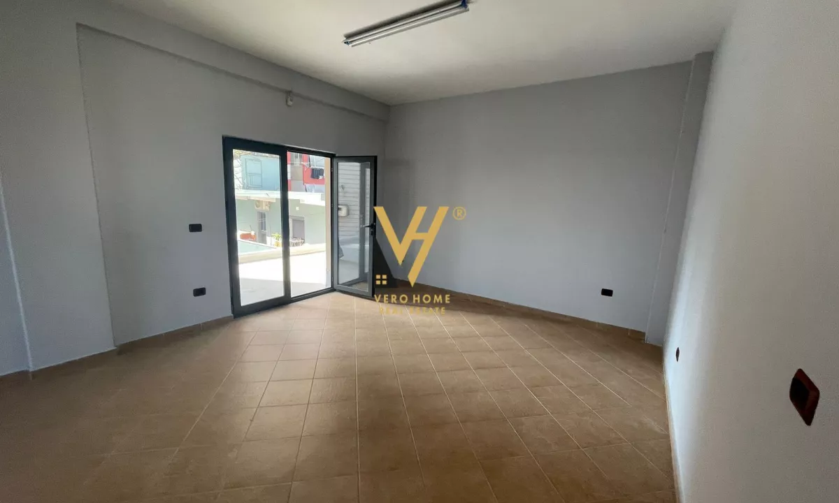 JEPET AMBIENT BIZNESI 209 M2 ME QERA NE ASTIR 1.500 EURO