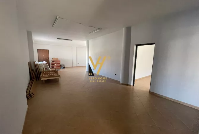 JEPET AMBIENT BIZNESI 209 M2 ME QERA NE ASTIR 1.500 EURO