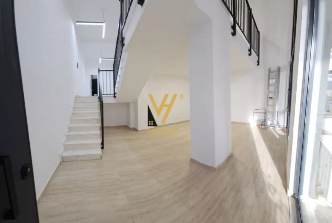 Business Property for Rent 3+1 in Tirana - 1,000 Euro