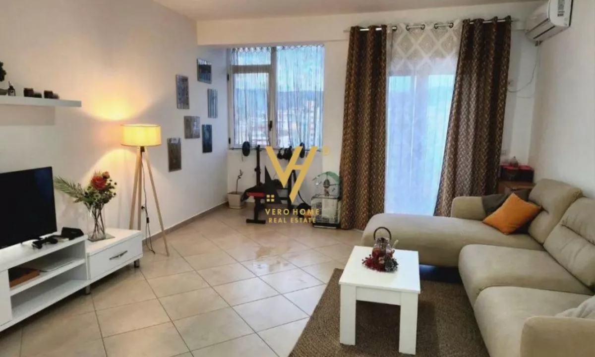 Appartamento in vendita a Valona 1+1, Arredato