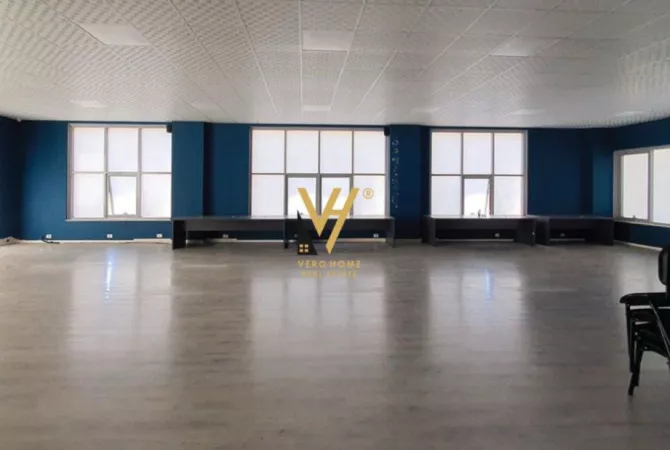 JEPET AMBIENT BIZNESI 240 M2 ME QIRA TE RRUGA BARDHYL 2.500 EURO