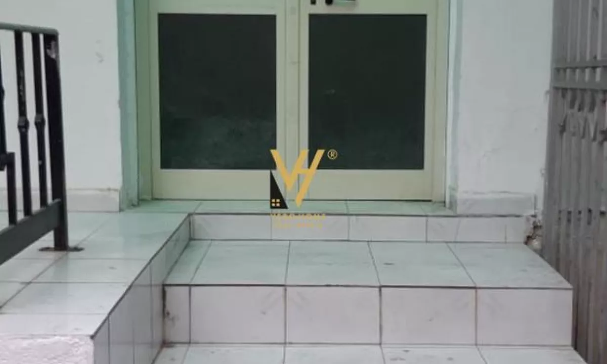 JEPET DYQAN 20 M2 ME QERA TE MYSLYM SHYRI 400 EURO