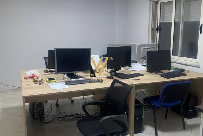 Business Property for Rent 3+1 in Tirana - 600 Euro