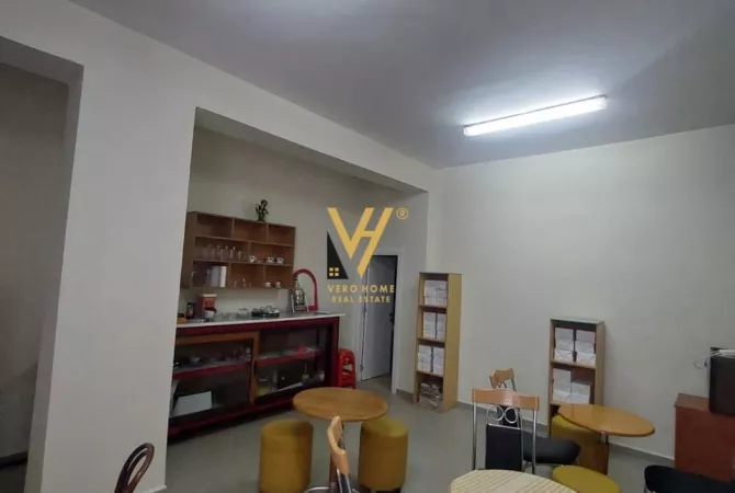 Business Property for Rent 1+1 in Tirana - 40,000 Leke