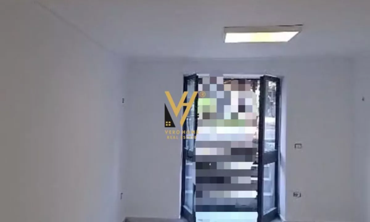 JEPER ZYRE 40 M2 ME QERA TE ISH EKSPOZITA 500 EURO