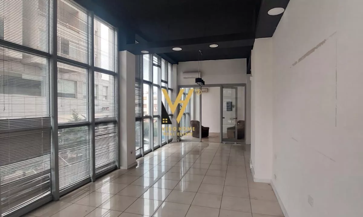 JEPET ZYRE 55 M2 ME QERA TE RRUGA E KAVAJES 700 EURO