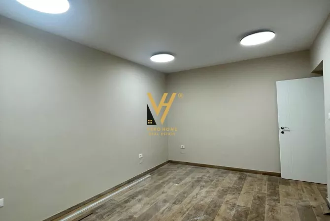 Shtepi ne shitje Apartament ne Tirane, 2+1, Mobilimi Bosh, pa mobiluar, Pagesa 252,000  Euro.