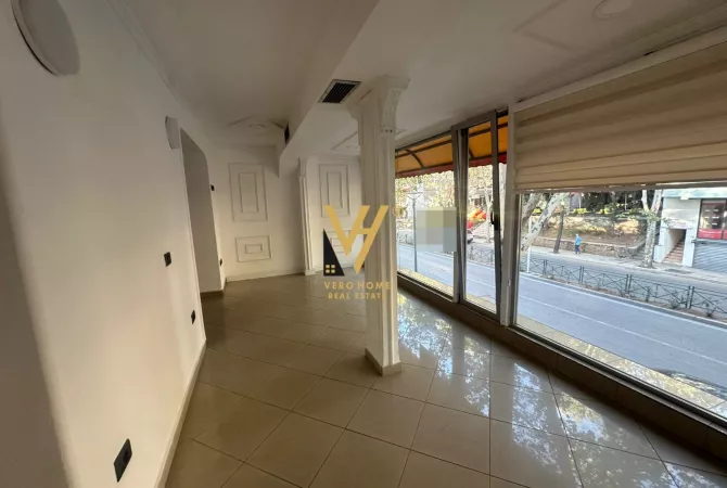 Business Property for Rent 3+1 in Tirana - 100,000 Leke