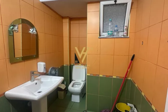 Business Property for Rent 3+1 in Tirana - 100,000 Leke