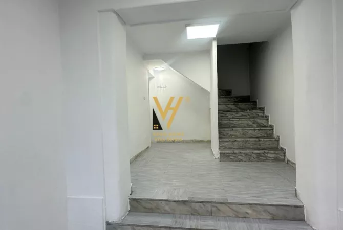 Business Property for Rent 3+1 in Tirana - 100,000 Leke