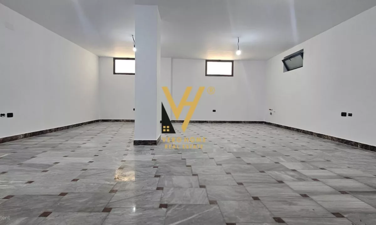 JEPET AMBIENT BIZNESI 200 M2 ME QERA NE BLLOKU 400.000 LEKE