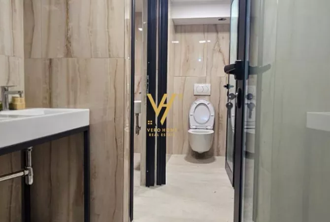 JEPET AMBIENT BIZNESI 200 M2 ME QERA NE BLLOKU 400.000 LEKE