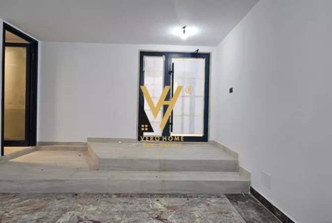 JEPET AMBIENT BIZNESI 200 M2 ME QERA NE BLLOKU 400.000 LEKE