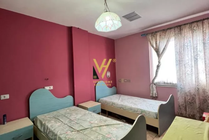 Shtepi ne shitje Apartament ne Tirane, 3+1, Mobilimi E mobiluar, Pagesa 335,000  Euro.