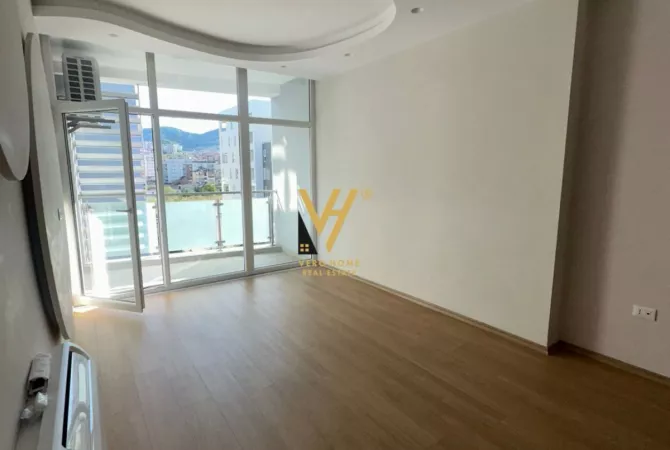 Business Property for Rent 3+1 in Tirana - 100,000 Leke