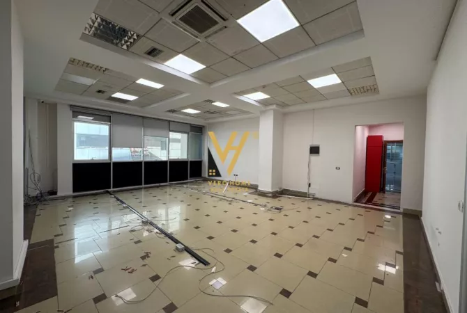 Business Property for Rent 3+1 in Tirana - 800 Euro