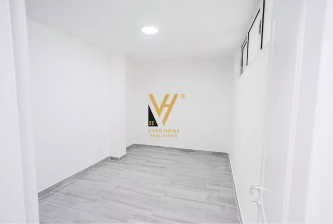 JEPET ZYRE 120 M2 ME QERA PALLATET AGIMI 1.200 EURO