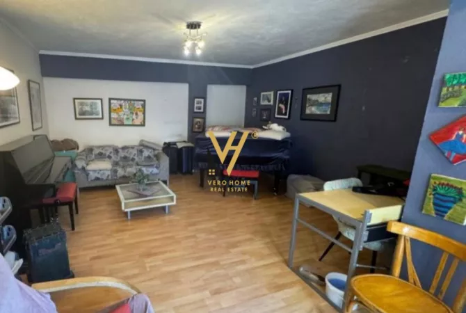 Business Property for Rent 3+1 in Tirana - 35,000 Leke