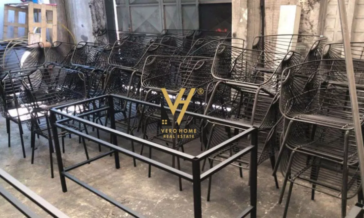 JEPET AMBIENT BIZNESI 90 M2 ME QERA NE ASTIR 750 EURO