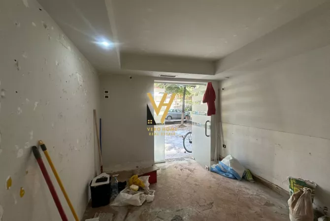 JEPET AMBIENT BIZNESI 91 M2 ME QERA TE STADIUMI DINAMO 1.300 EURO