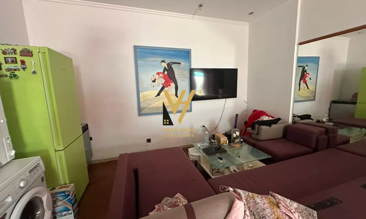 JEPET AMBIENT BIZNESI 71 M2 ME QERA TE 21 DHJETORI 1.000 EURO