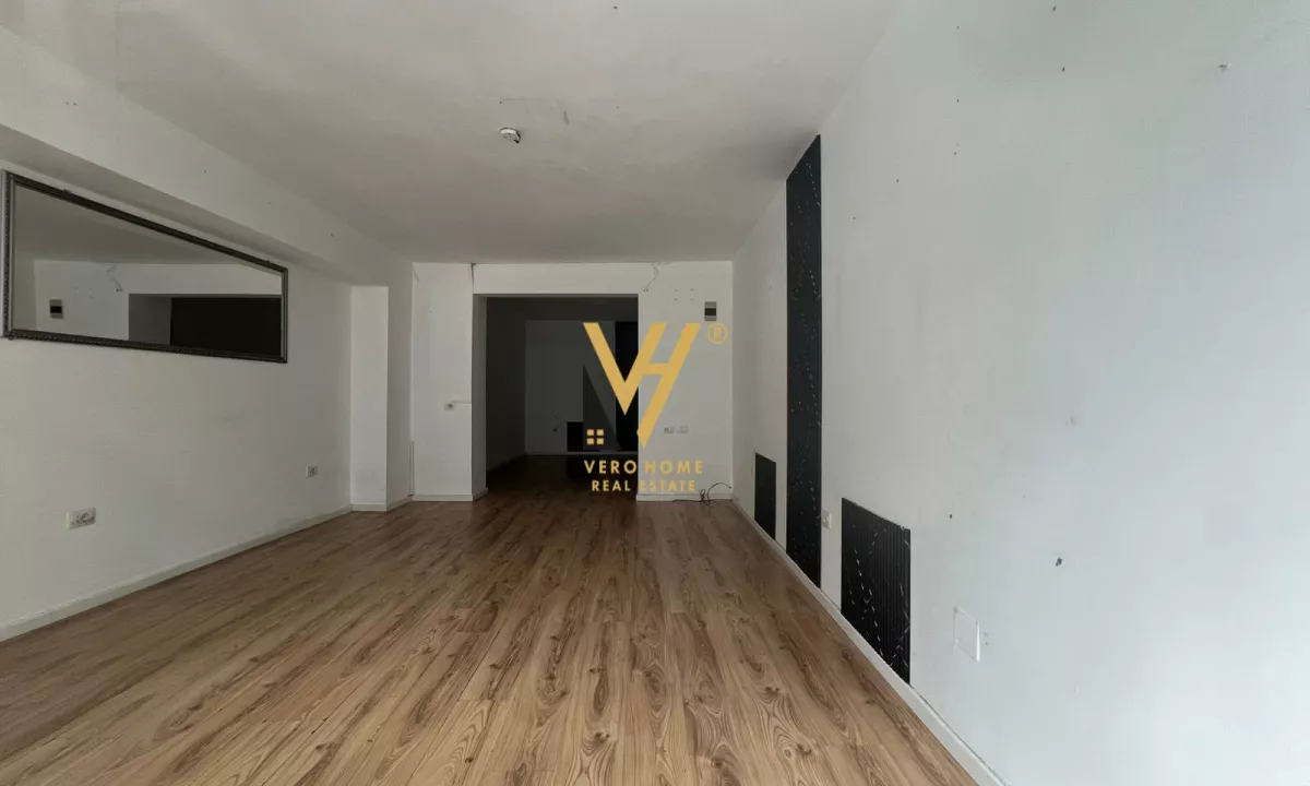 JEPET AMBIENT BIZNESI 50 M2 ME QERA TE STADIUMI DINAMO 700 EURO