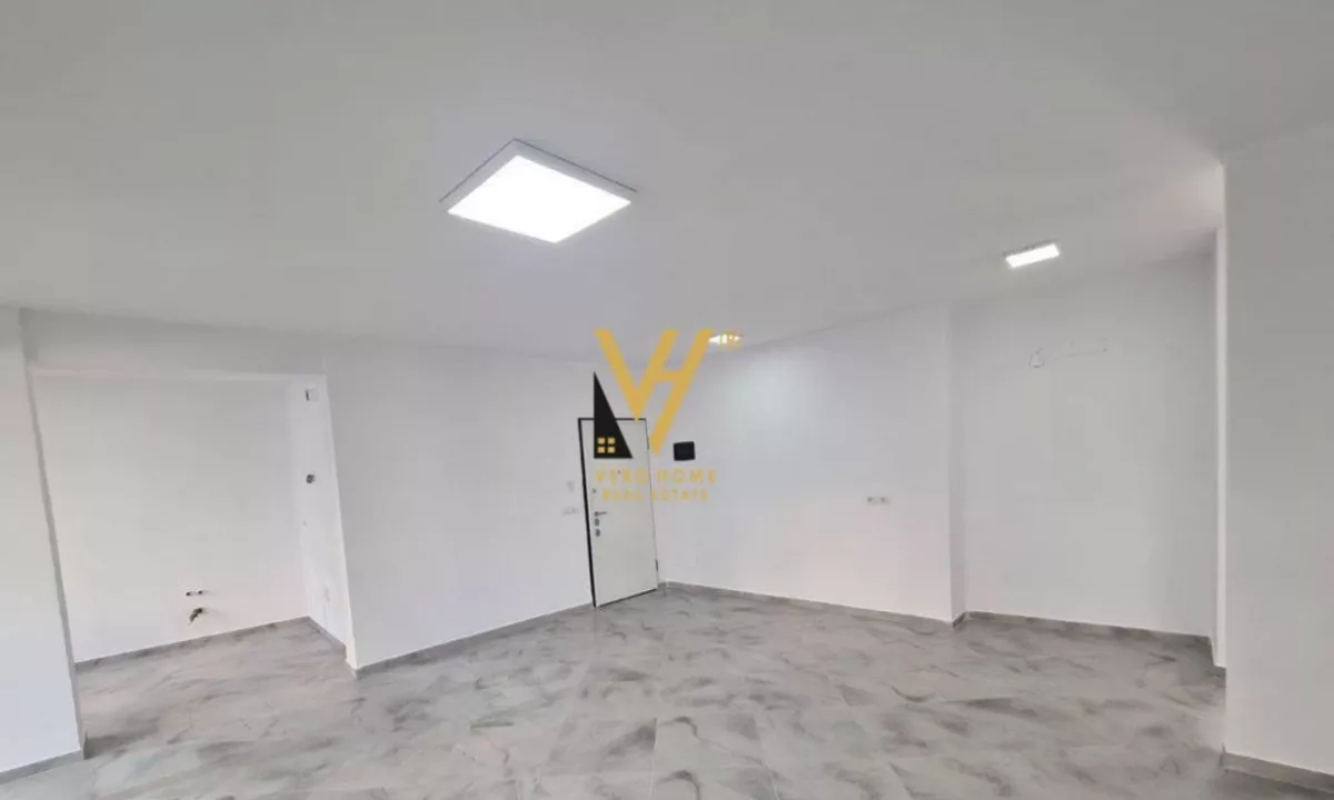 JEPET AMBIENT BIZNESI 70 M2 ME QIRA LIQENI ARTIFICIAL 700 EURO