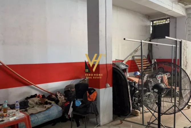 Business Property for Rent 4+1 in Tirana - 1,200 Euro