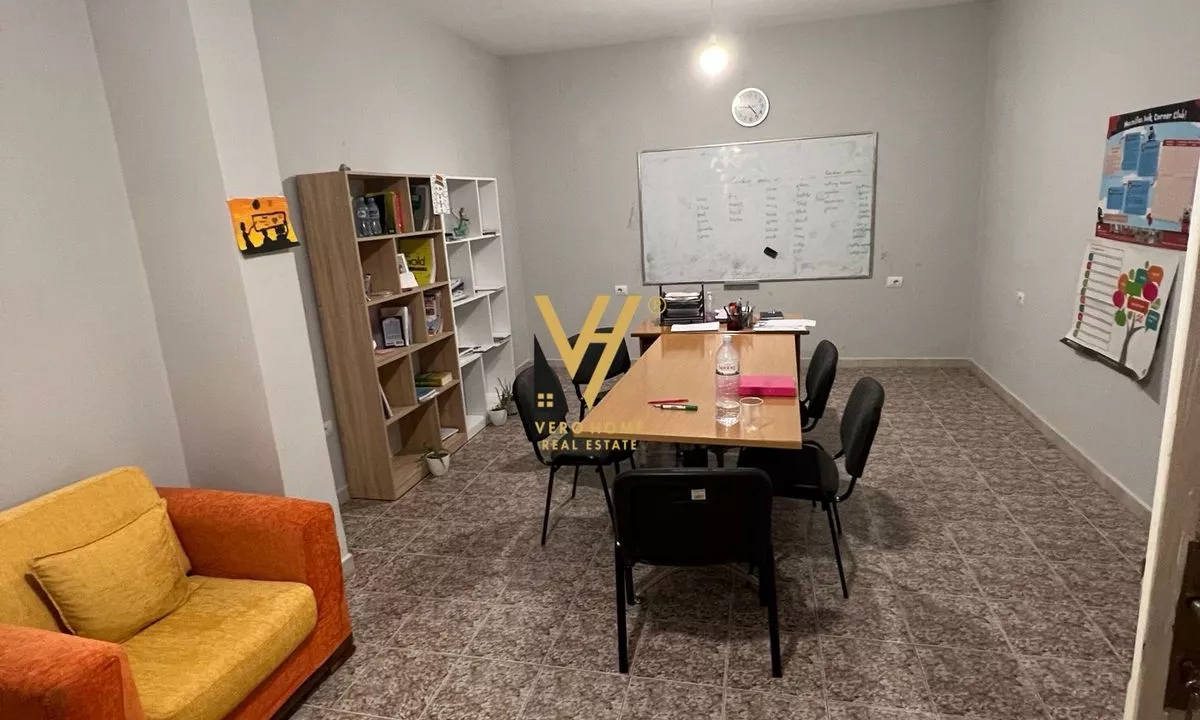 JEPET ZYRE 80 M2 ME QERA NE QENDER 60.000 LEKE